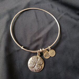 🍀Alex and Ani Four Leaf Clover Silver Charm Bracelet Adjustable Bangle  🍀  397